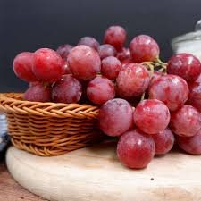 انگور کره قرمز تازه